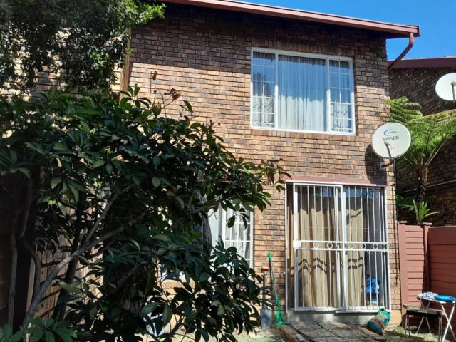Townhouse for sale in Waterkloof, Gauteng