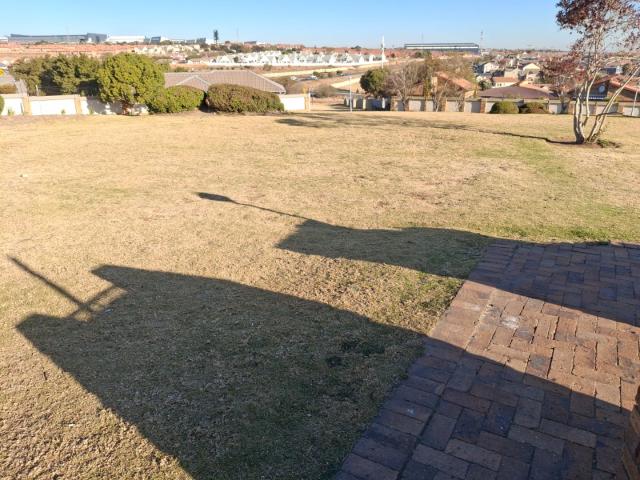 Townhouse for sale in Olievenhoutbos, Gauteng