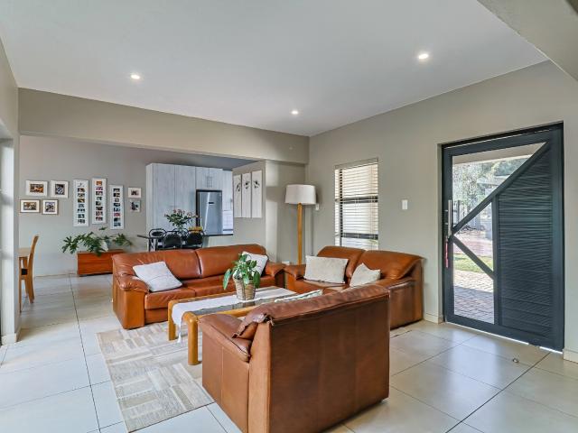 Townhouse for sale in Hartbeespoort Dam Nature Reserve, North West