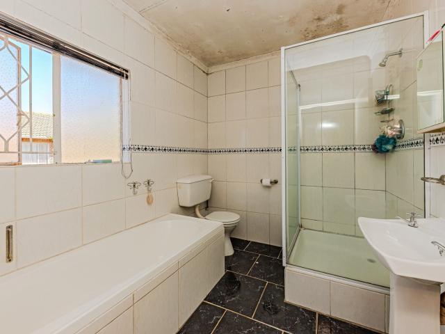 Townhouse for sale in Nooitgedacht, Gauteng
