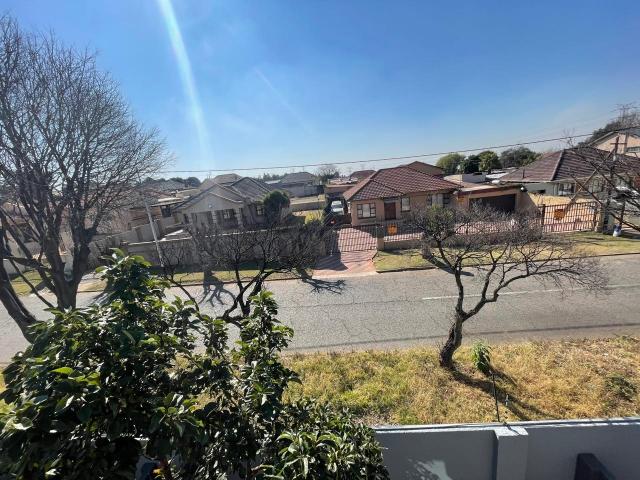 Townhouse for sale in Vosloorus, Gauteng