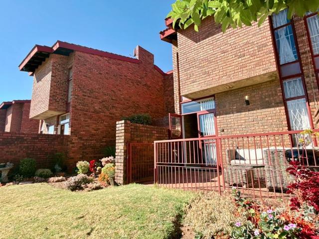 Townhouse for sale in Vosloorus, Gauteng