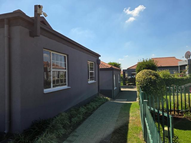 Townhouse for sale in Vosloorus, Gauteng