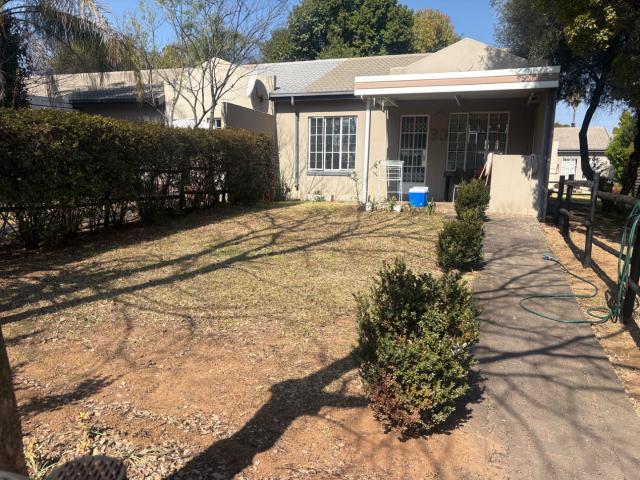 Townhouse for sale in Waterkloof, Gauteng