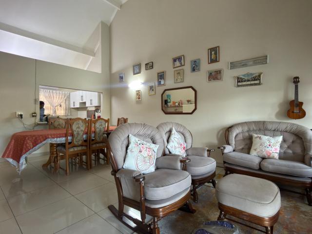 Townhouse for sale in Queensburgh, Kwazulu-natal