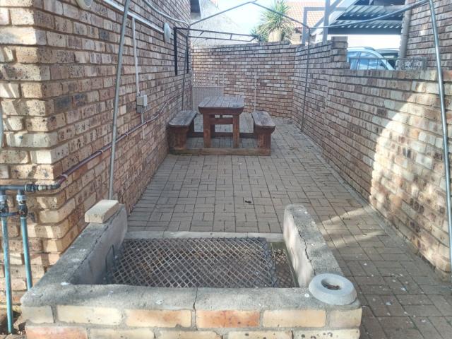 Townhouse for sale in Dr Kenneth Kaunda, North West