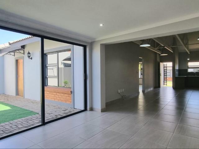 Townhouse for sale in Hartbeespoort Dam Nature Reserve, North West