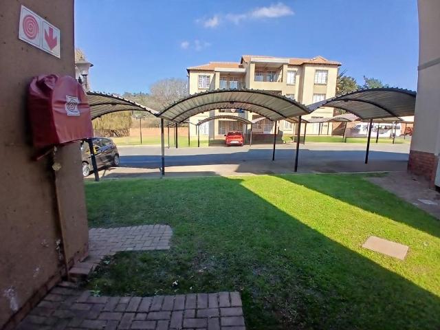 Townhouse for sale in Vosloorus, Gauteng