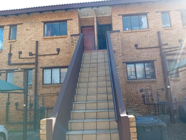 Townhouse for sale in Vosloorus, Gauteng