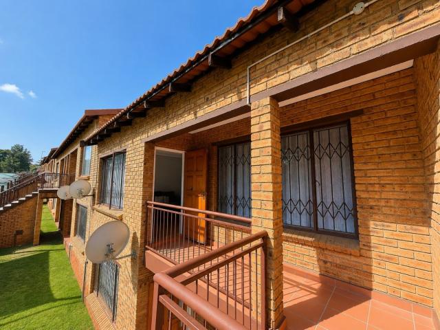 Townhouse for sale in Vosloorus, Gauteng