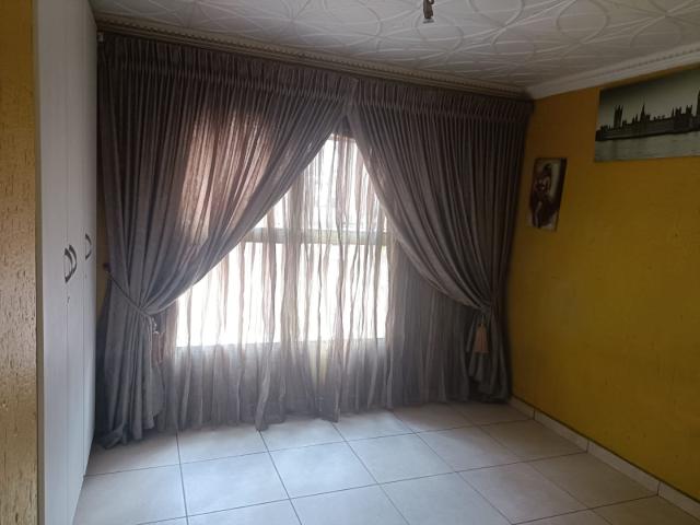 Townhouse for sale in Vosloorus, Gauteng