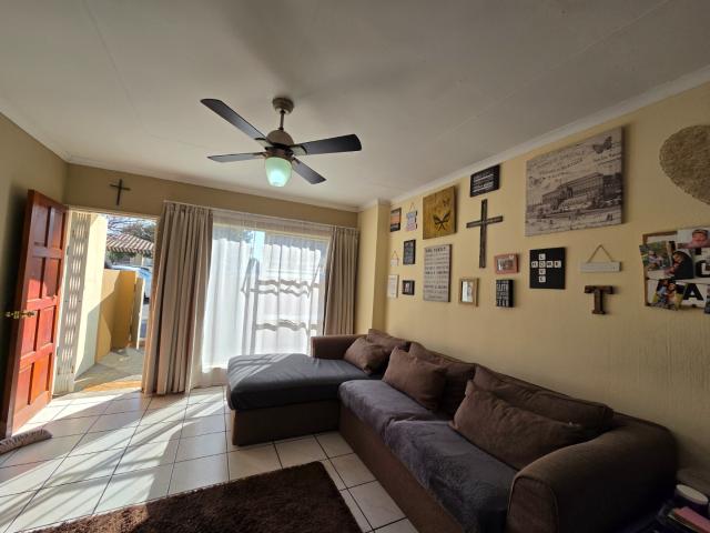 Townhouse for sale in Alberton, Meyersdal