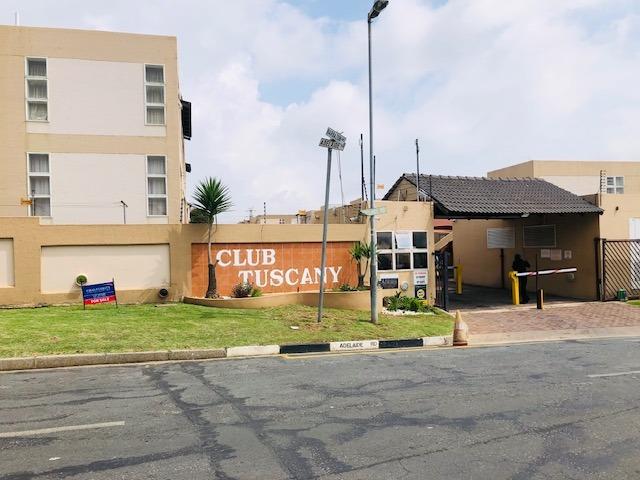 Townhouse for sale in Johannesburg, Mondeor
