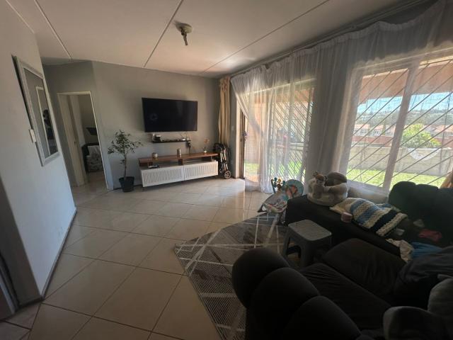 Townhouse for sale in Vosloorus, Gauteng