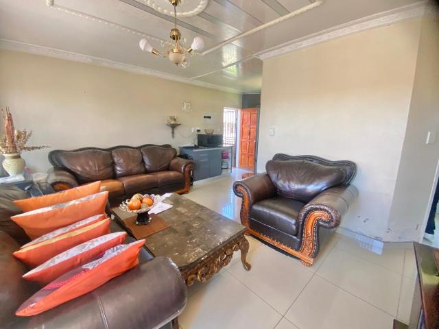Townhouse for sale in Vosloorus, Gauteng
