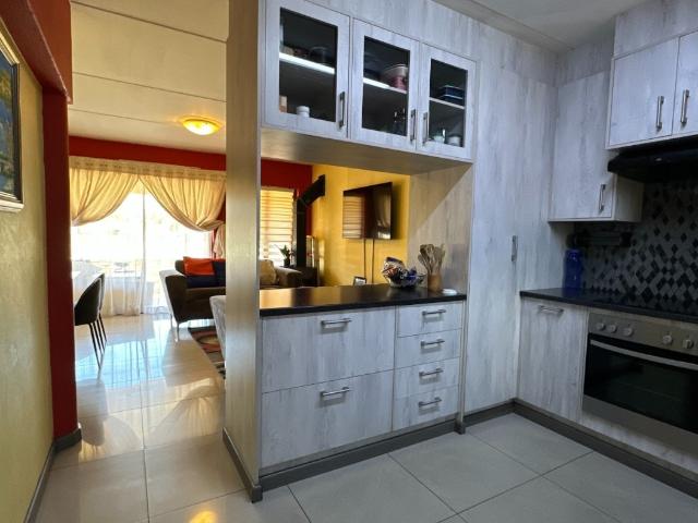 Townhouse for sale in Johannesburg, Mondeor