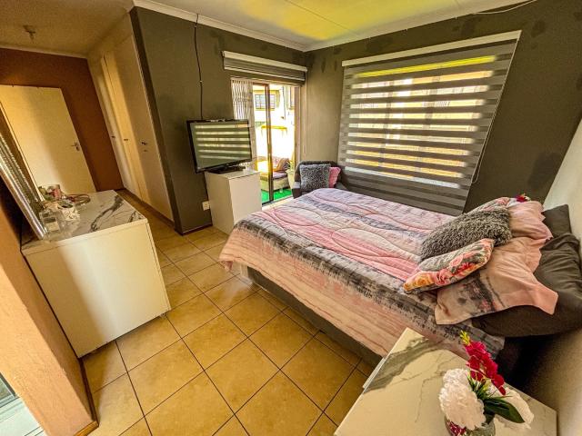 Townhouse for sale in Vosloorus, Gauteng