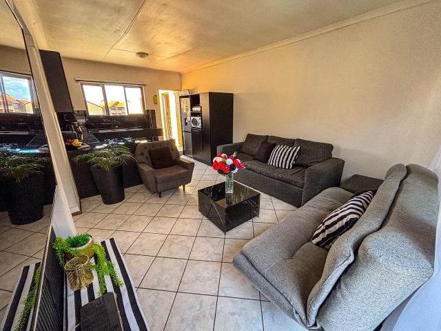 Townhouse for sale in Vosloorus, Gauteng