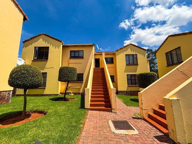 Townhouse for sale in Vosloorus, Gauteng