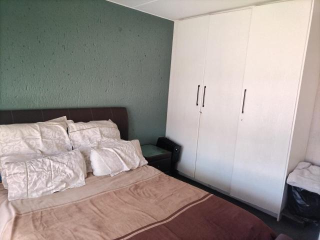 Townhouse for sale in Johannesburg, Mondeor