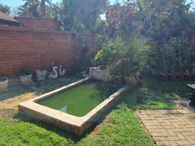Townhouse for sale in Waterkloof, Gauteng