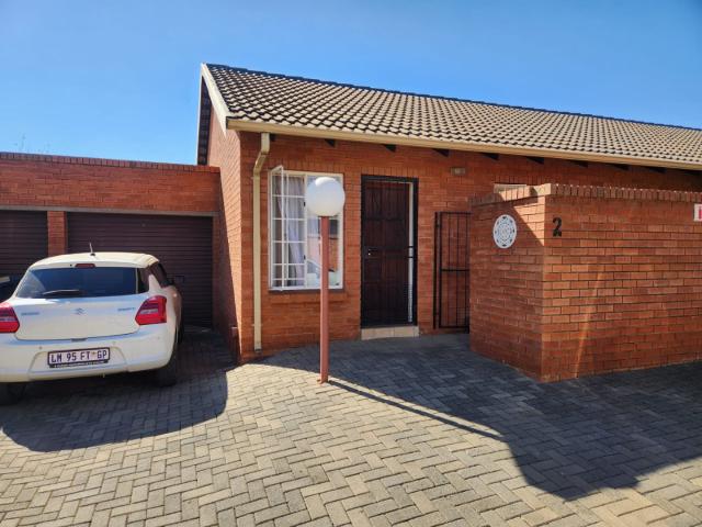 Townhouse for sale in Waterkloof, Gauteng