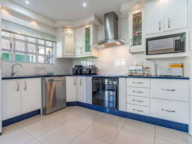Townhouse for sale in Mt Edgecombe, Kwazulu-natal