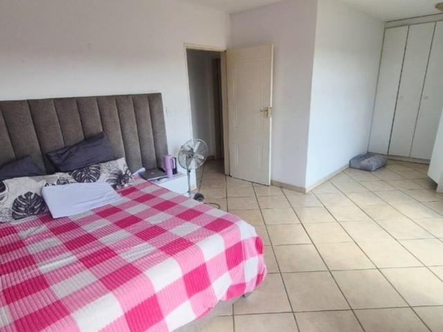 Townhouse for sale in Vosloorus, Gauteng
