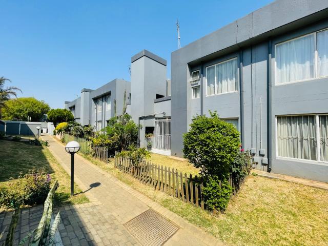 Townhouse for sale in Vosloorus, Gauteng