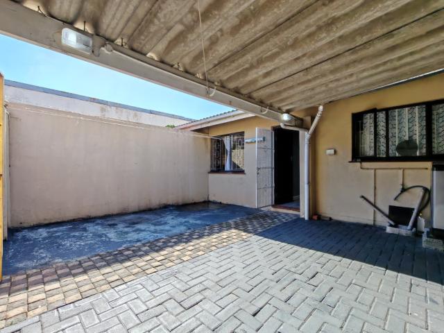 Townhouse for sale in Seaview, Kwazulu-natal