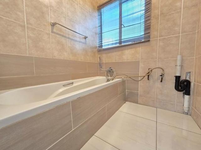 Townhouse for sale in Vosloorus, Gauteng