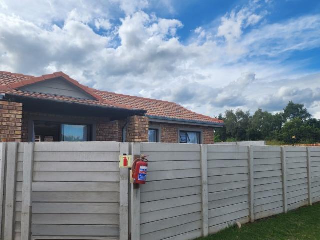 Townhouse for sale in Hartbeespoort Dam Nature Reserve, North West