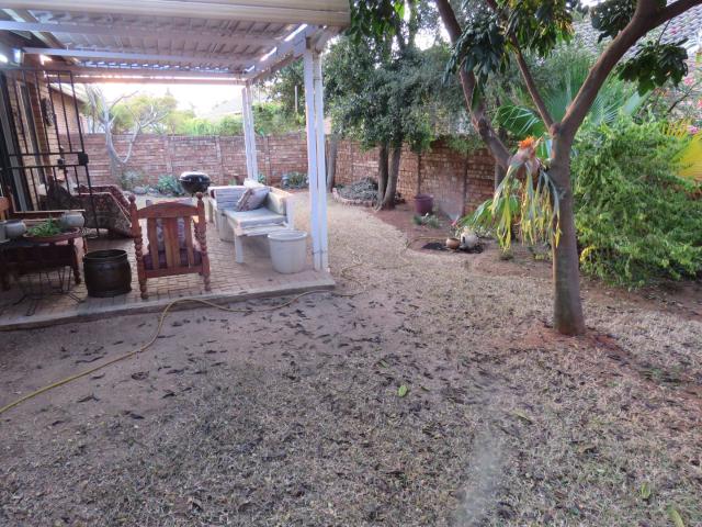 Townhouse for sale in Waterkloof, Gauteng