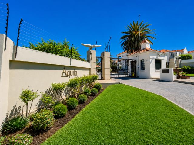 Townhouse for sale in Vosloorus, Gauteng