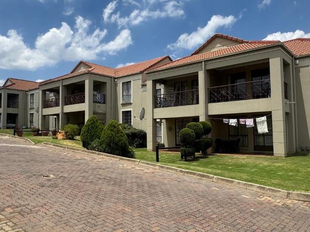 Townhouse for sale in Vosloorus, Gauteng