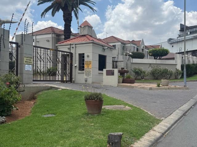 Townhouse for sale in Oakdene, Vosloorus