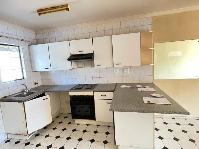 Townhouse for sale in Vosloorus, Gauteng