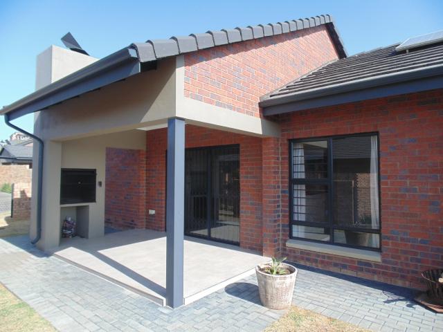 Townhouse for sale in Nooitgedacht, Gauteng
