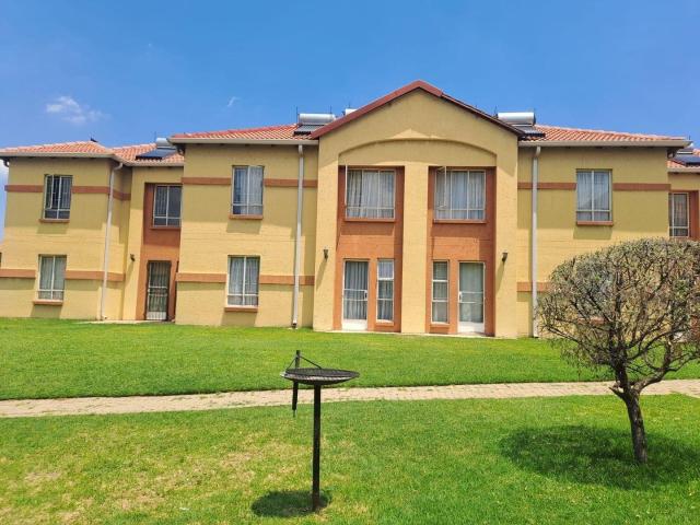 Townhouse for sale in Vosloorus, Gauteng
