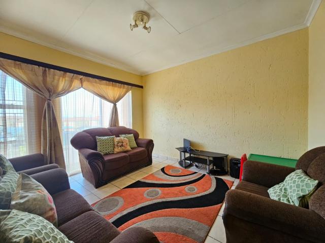 Townhouse for sale in Vosloorus, Gauteng