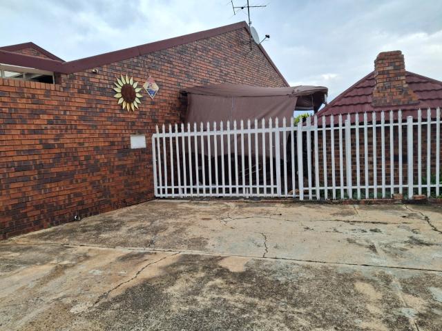 Townhouse for sale in Koppies, Free State