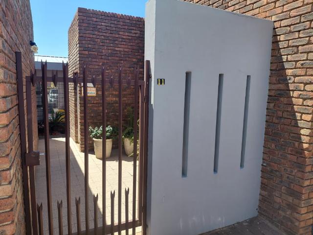 Townhouse for sale in Pellissier, Bloemfontein