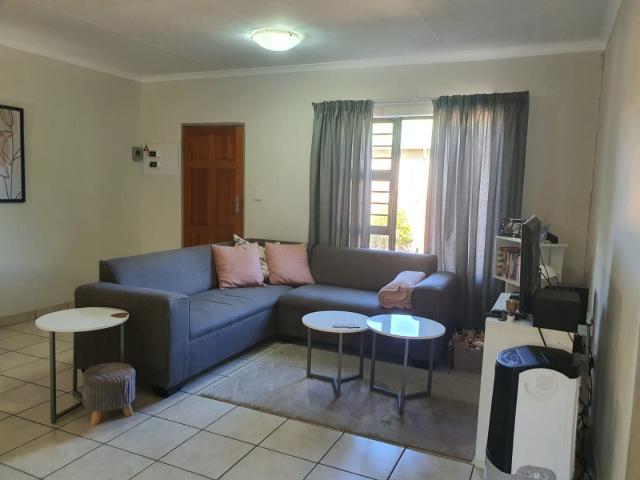 Townhouse for sale in Dr Kenneth Kaunda, North West