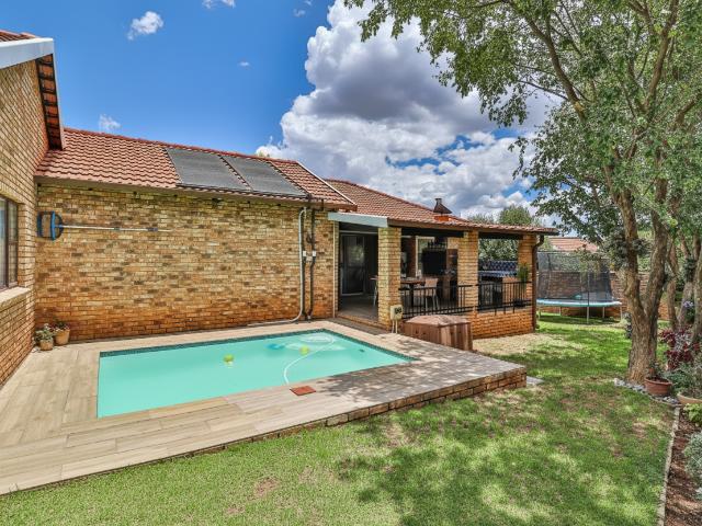 Townhouse for sale in Nooitgedacht, Gauteng