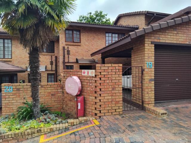 Townhouse for sale in Nooitgedacht, Gauteng