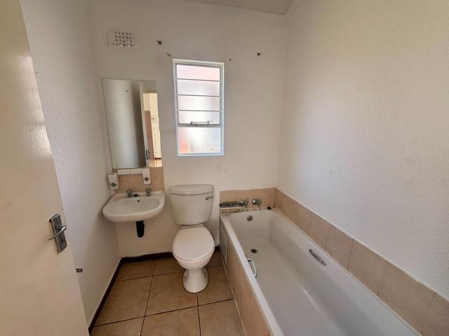 Townhouse for sale in Mohlakeng, Gauteng