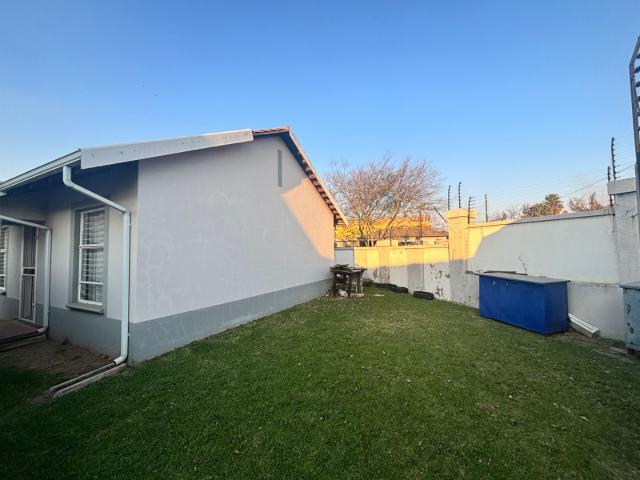 Townhouse for sale in Mohlakeng, Gauteng