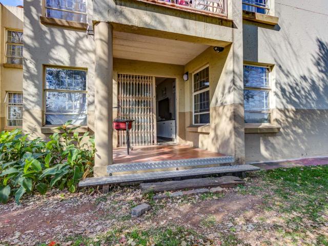 Townhouse for sale in Vosloorus, Gauteng