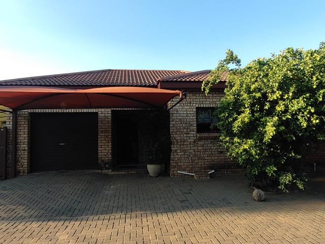 Townhouse for sale in Frances Baard, Northern Cape
