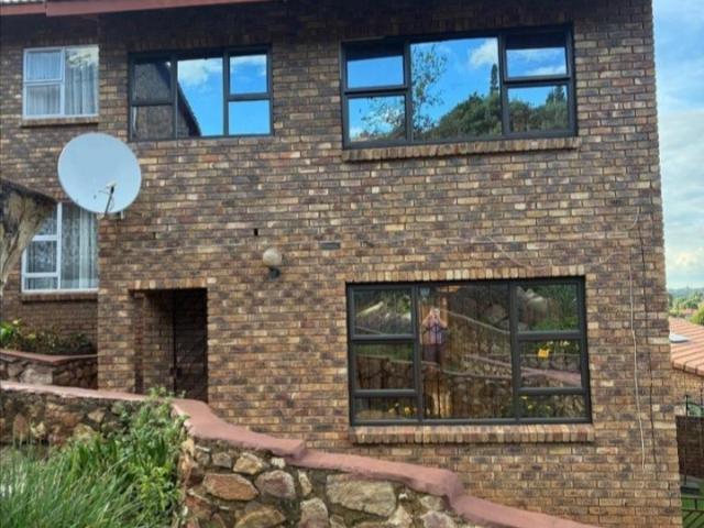 Townhouse for sale in Vosloorus, Gauteng
